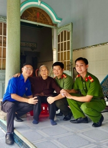 Tấm gương cán bộ Đoàn tiêu biểu trong các mặt công tác Đoàn của Chi nhánh Văn phòng đăng ký đất đai thị xã Chơn Thành