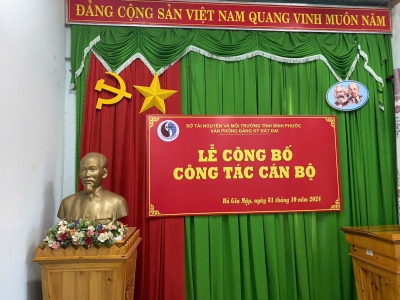 LÊ CÔNG BỐ, TRAO QUYẾT ĐỊNH BỔ NHIỆM LẠI ÔNG LÊ KHANH - PHÓ GIÁM ĐỐC CHI NHÁNH VPĐKĐĐ HUYỆN BÙ GIA MẬP