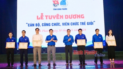 Tuyên dương 39 nhà giáo trẻ tiêu biểu và cán bộ công chức, viên chức trẻ giỏi cấp tỉnh