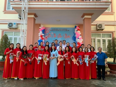 CNVPĐK đất đai TX Chơn Thành chào mừng Ngày phụ nữ Việt Nam 20-10