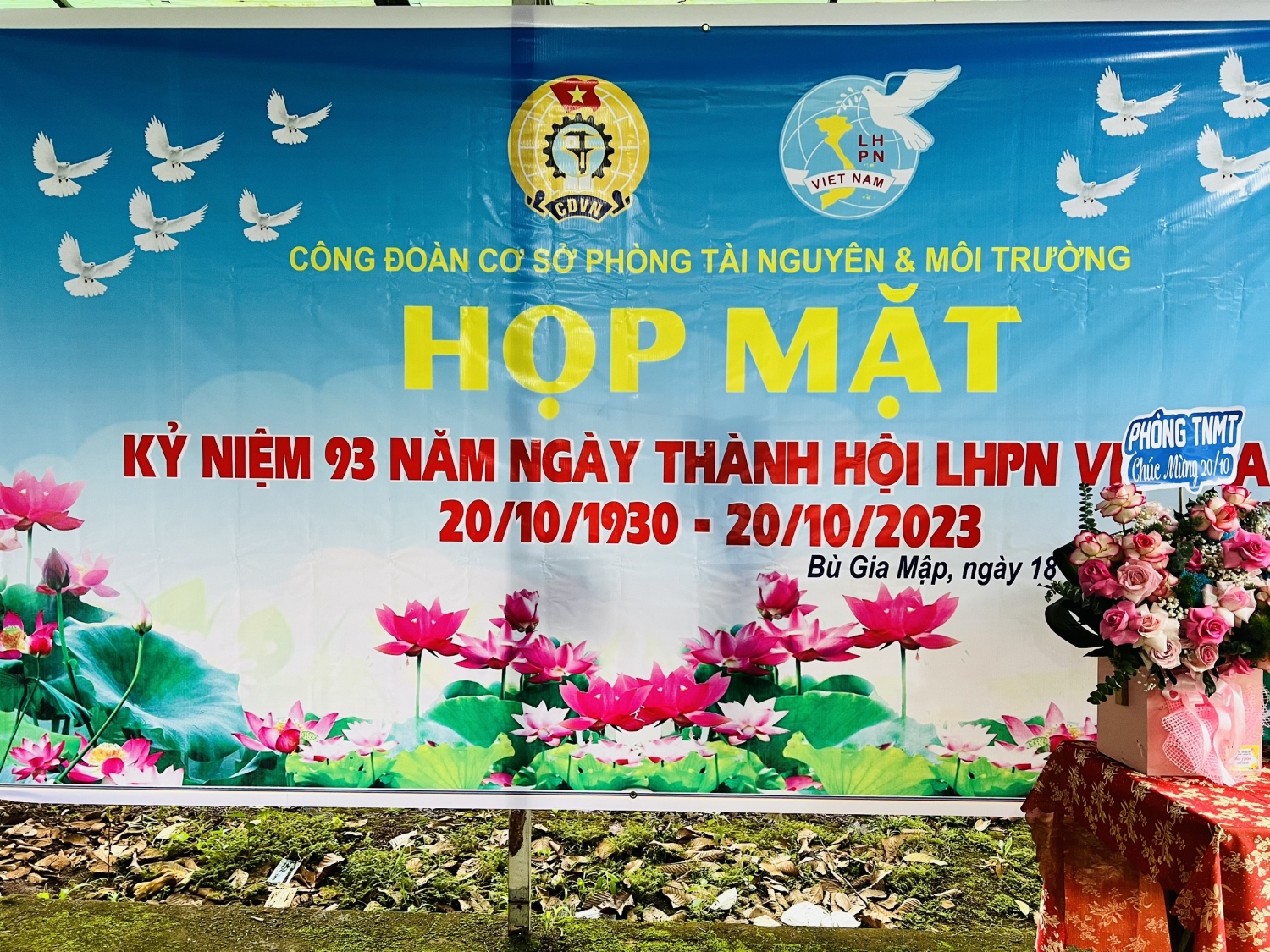 CĐCS Phòng TN&MT huyện Bù Gia Mập tổ chức buổi gặp mặt nhân kỷ niệm 93 năm Ngày thành lập Hội LHPN Việt Nam